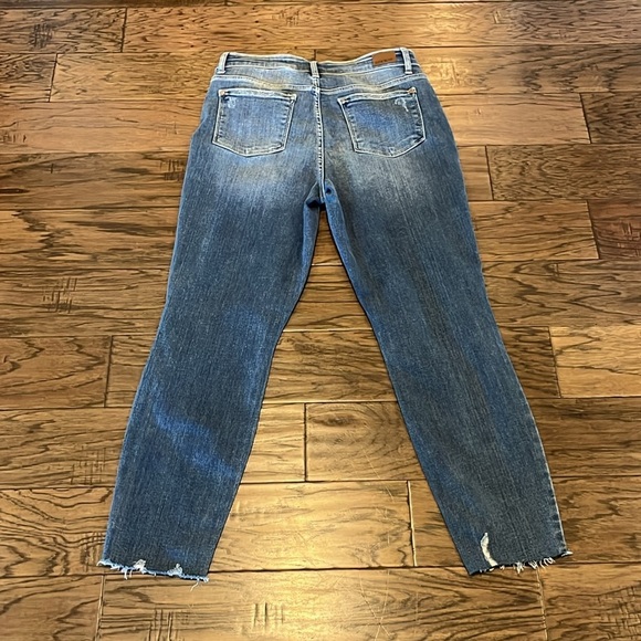 Judy Blue Relaxed Fit Size 7/28 - Picture 2 of 16